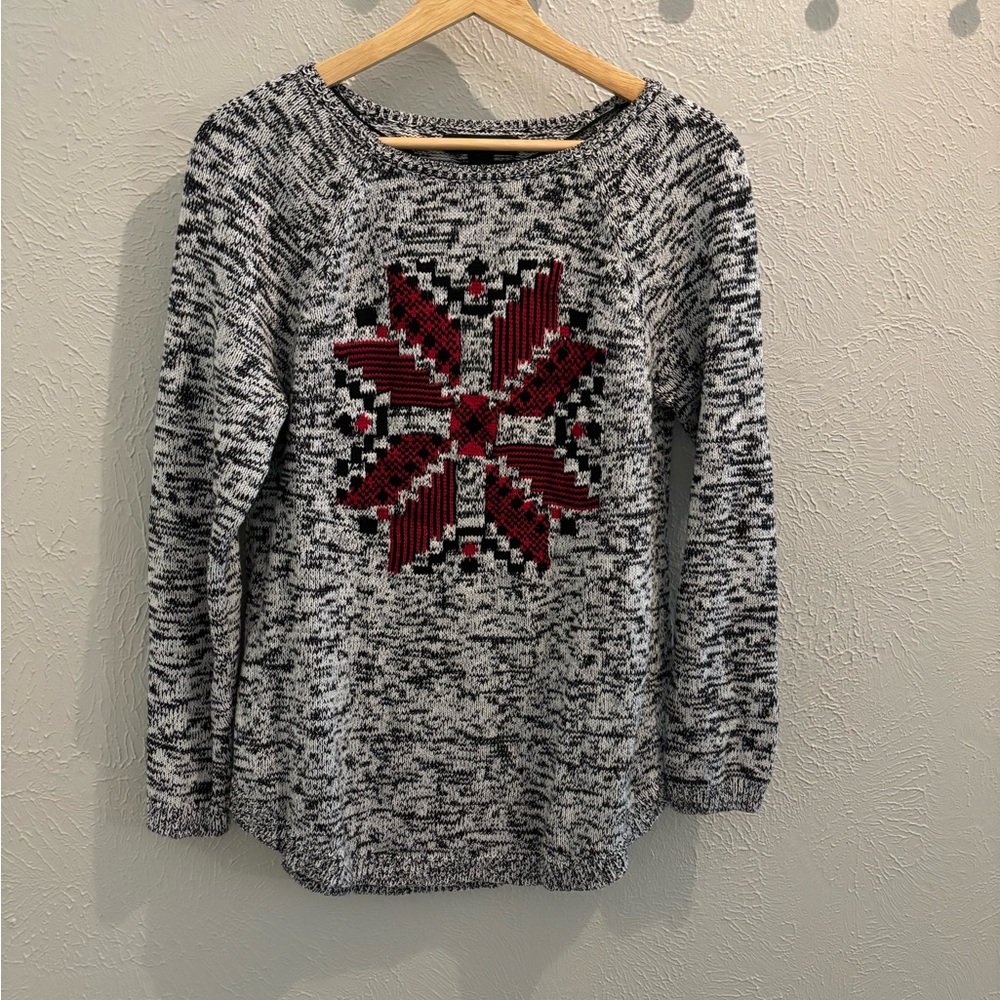 Style & Co Black & White Big Red Flower Sweater Women’s Size Medium